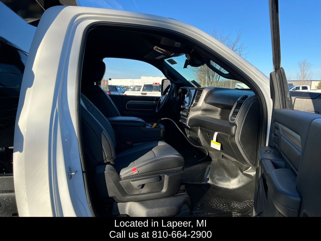 2026 RAM 3500 Chassis Tradesman - Photo 16