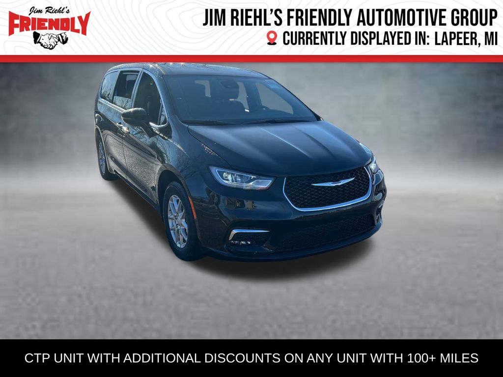 2026 Chrysler Pacifica Select's photo