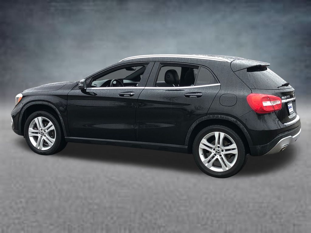 2018 Mercedes Benz GLA 250 4MATIC photo 4
