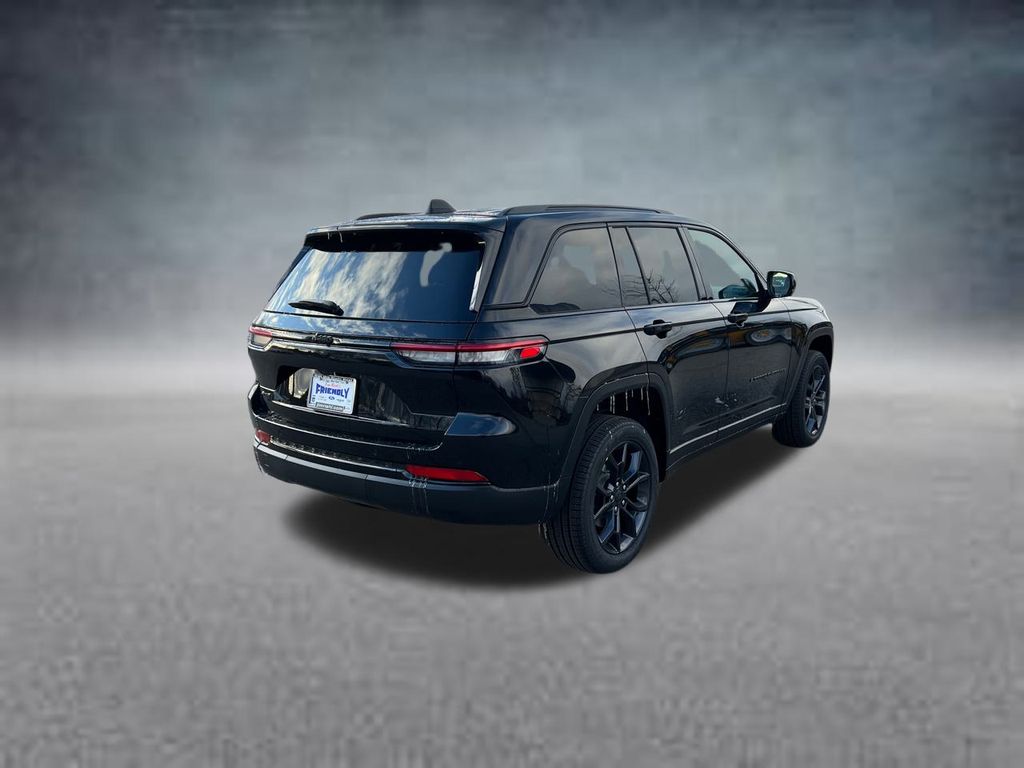 2025 Jeep Grand Cherokee Limited photo 3