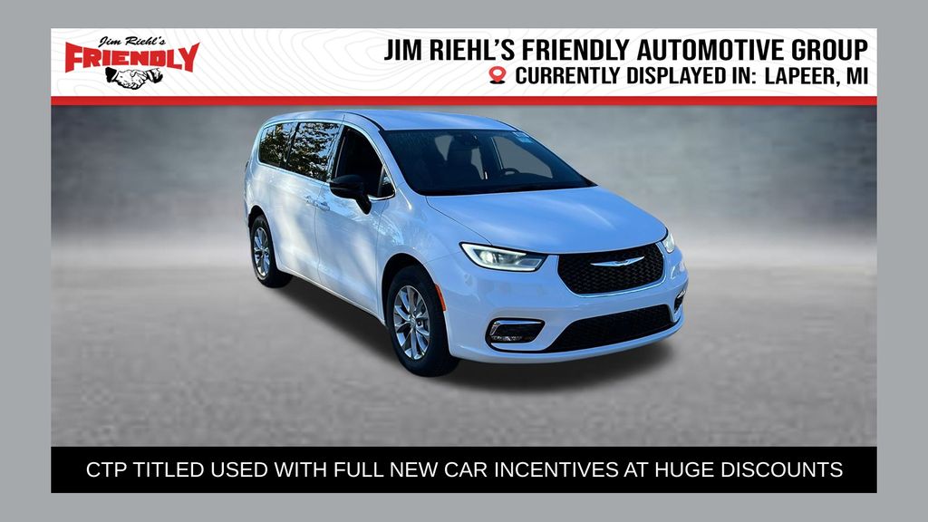 2026 Chrysler Pacifica Select's photo