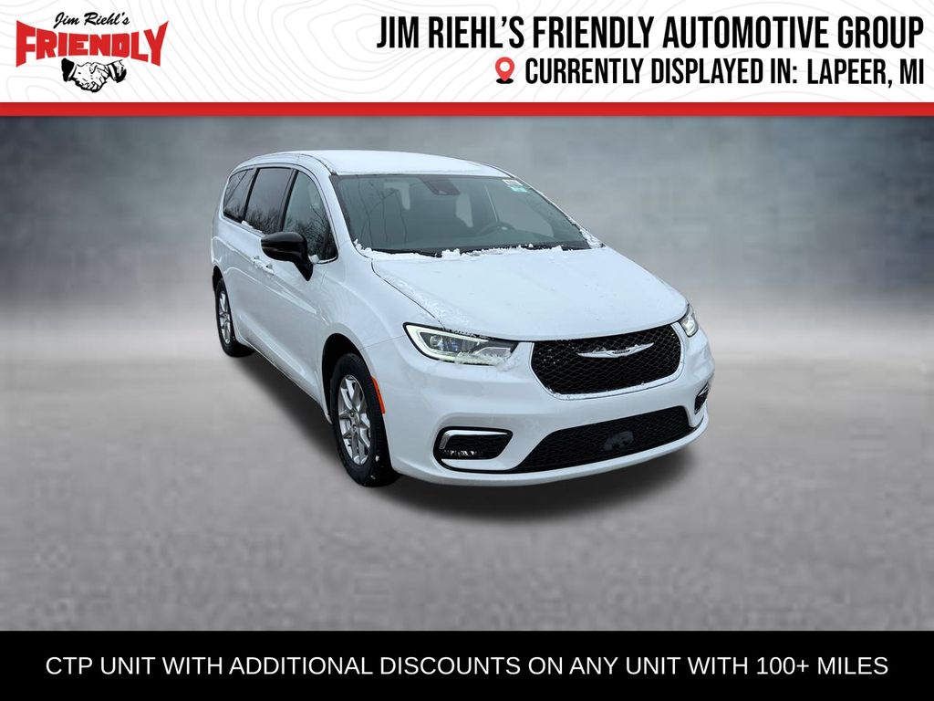 2026 Chrysler Pacifica Select's photo