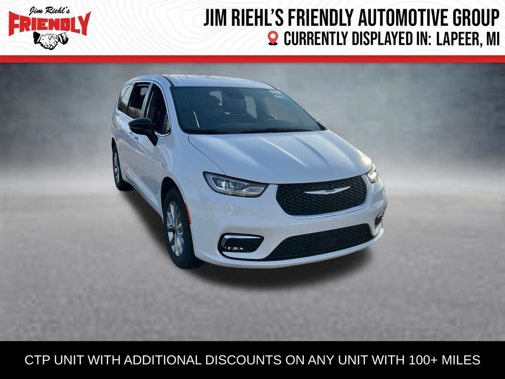 2026 Chrysler Pacifica Select's photo