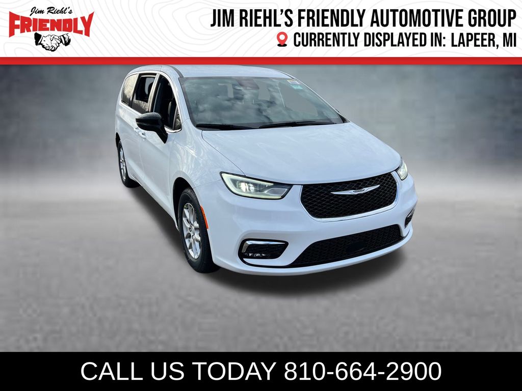 2026 Chrysler Pacifica Select's photo