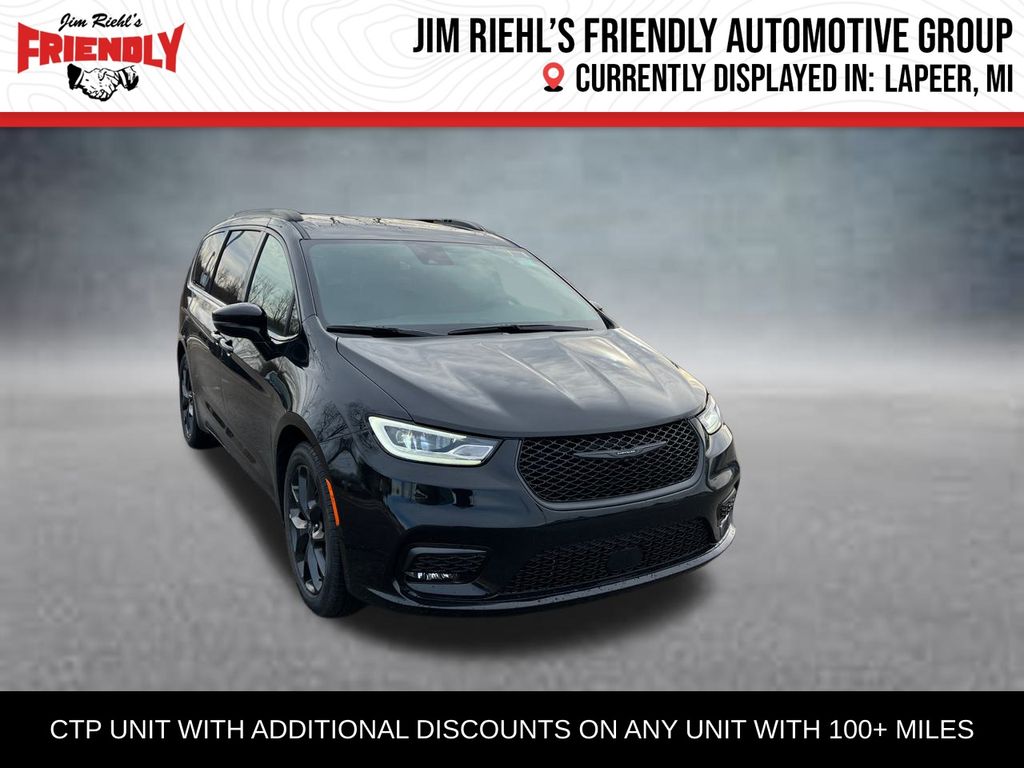 2026 Chrysler Pacifica Select's photo