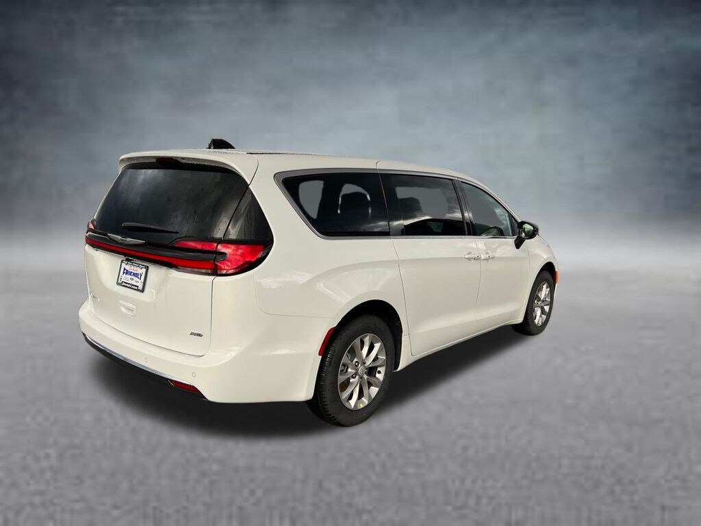 New 2026 Chrysler Pacifica Select Passenger Van