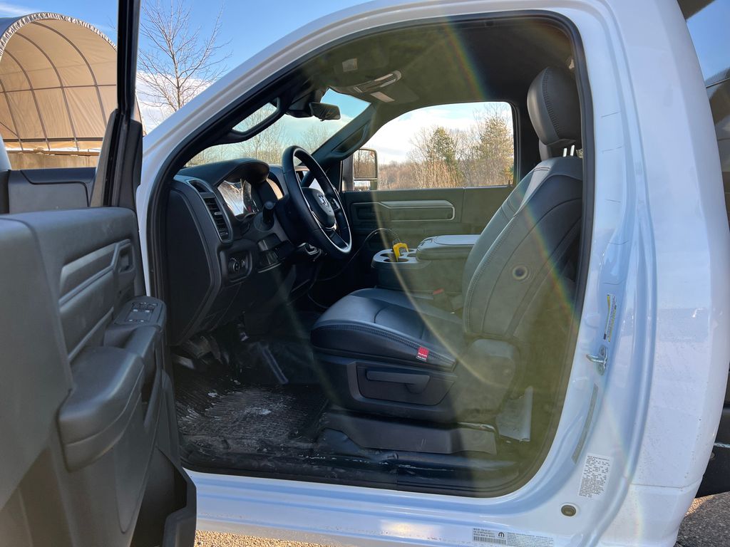 2026 RAM 3500 Chassis Tradesman - Photo 14