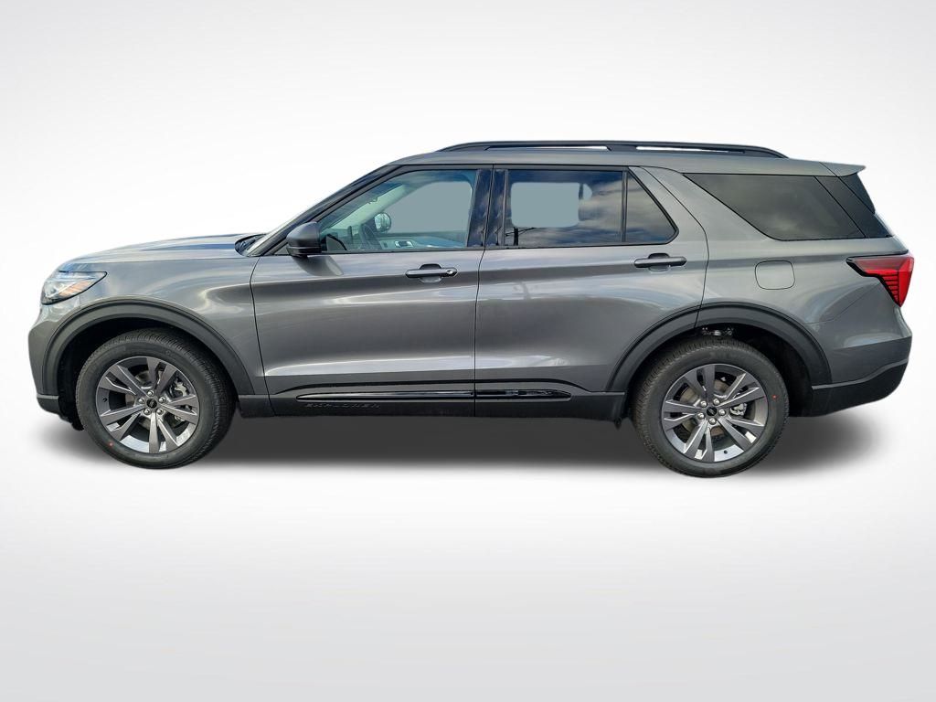 2026 Ford Explorer photo 2