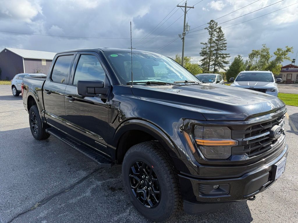 2025 Ford F-150 XLT photo 2