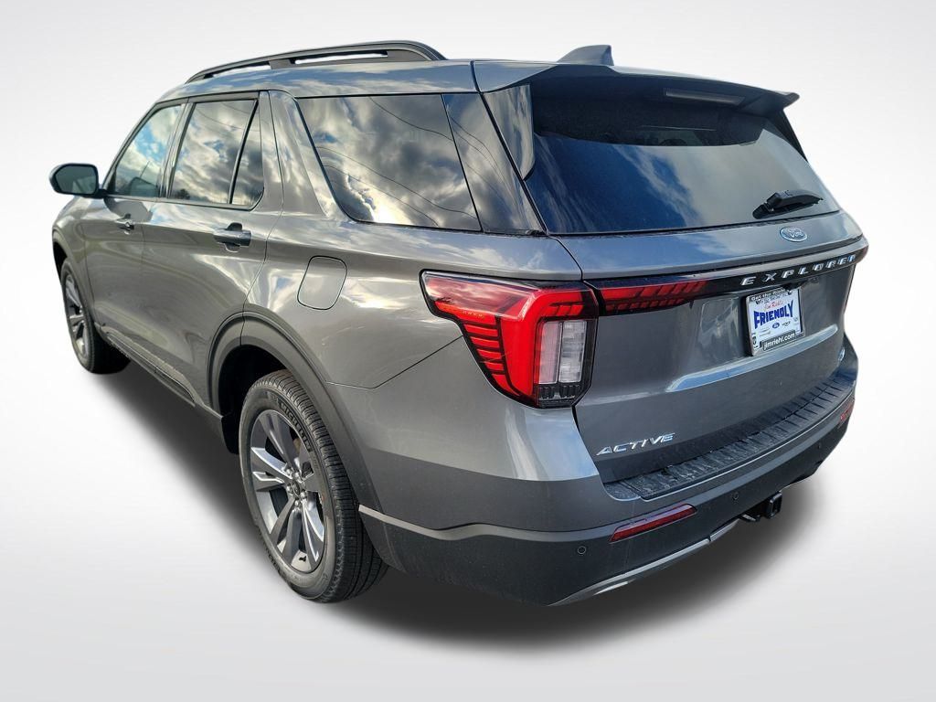 2026 Ford Explorer photo 3