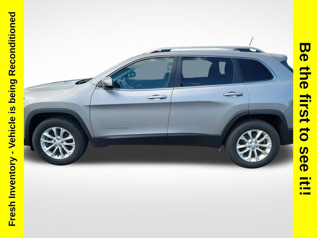 2019 Jeep Cherokee Latitude photo 2