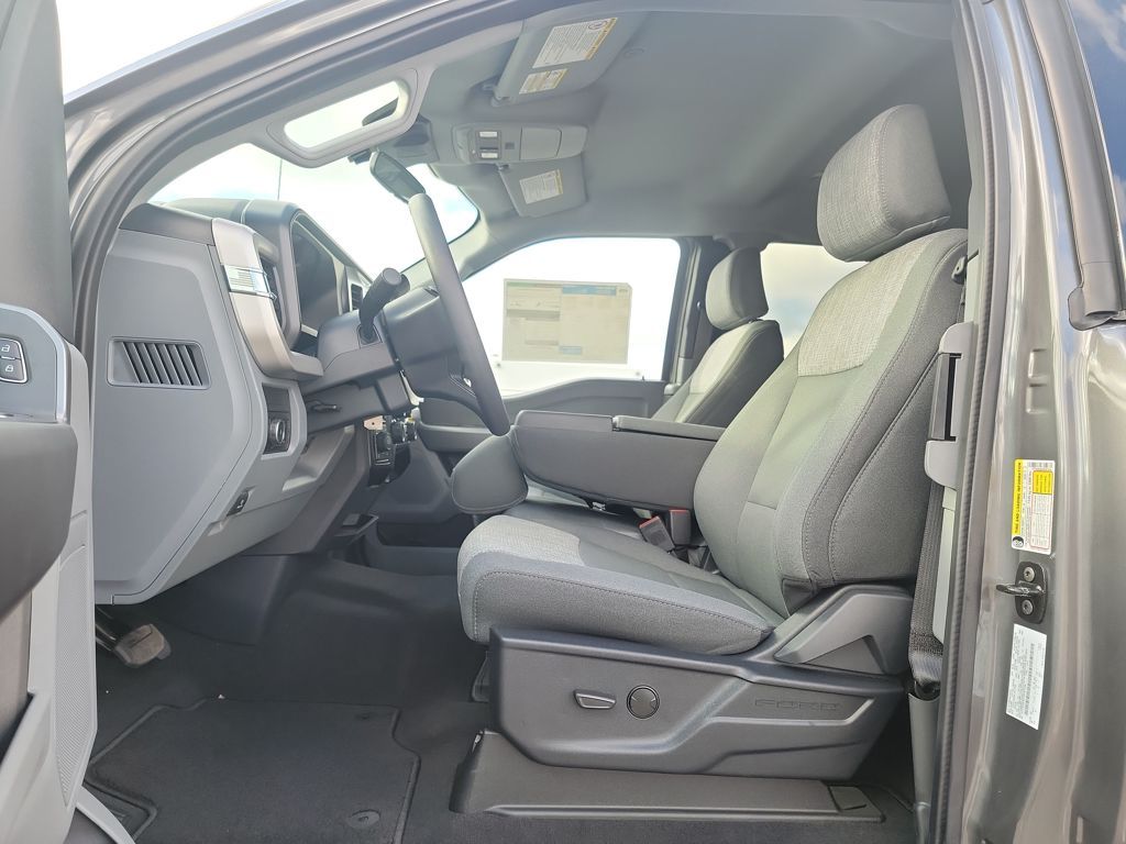 2026 Ford F-250 photo 2