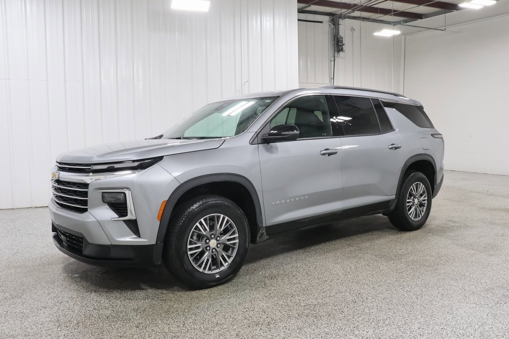 2025 Chevrolet Traverse photo 2