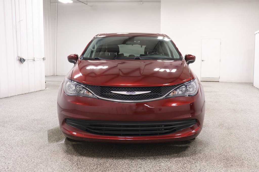 2020 Chrysler Voyager LX photo 3
