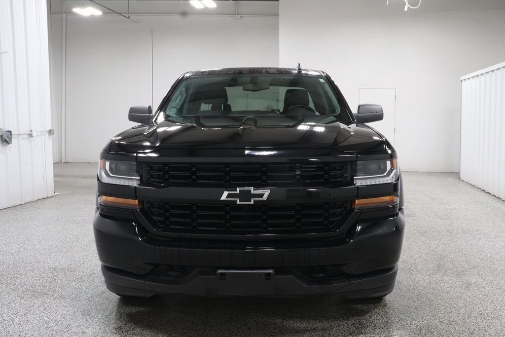 2018 Chevrolet Silverado 1500 Custom photo 3
