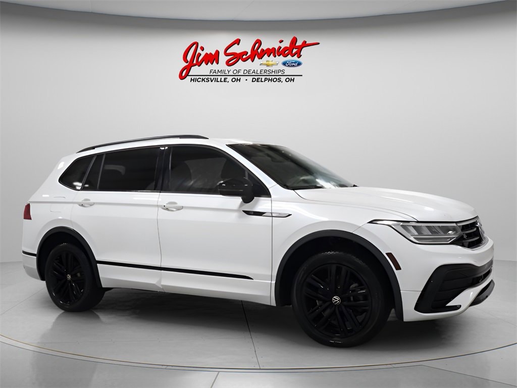 2022 Volkswagen Tiguan SE R-LINE BLACK's photo