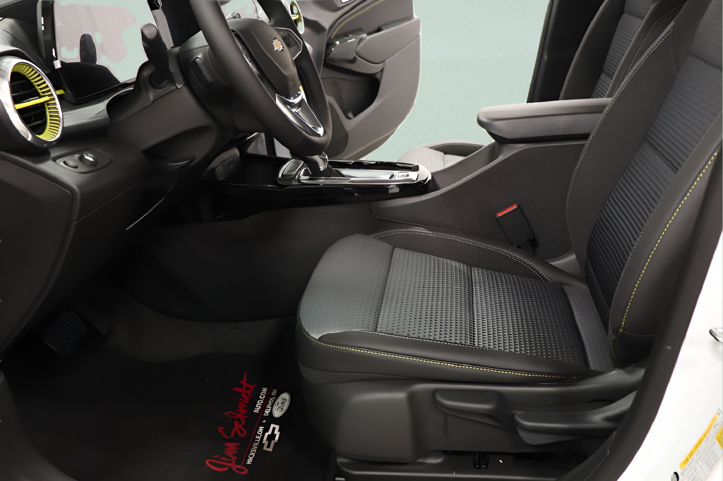 2026 Chevrolet Trax LT - Photo 18