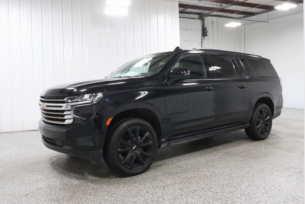 2022 Chevrolet Suburban High Country photo 2