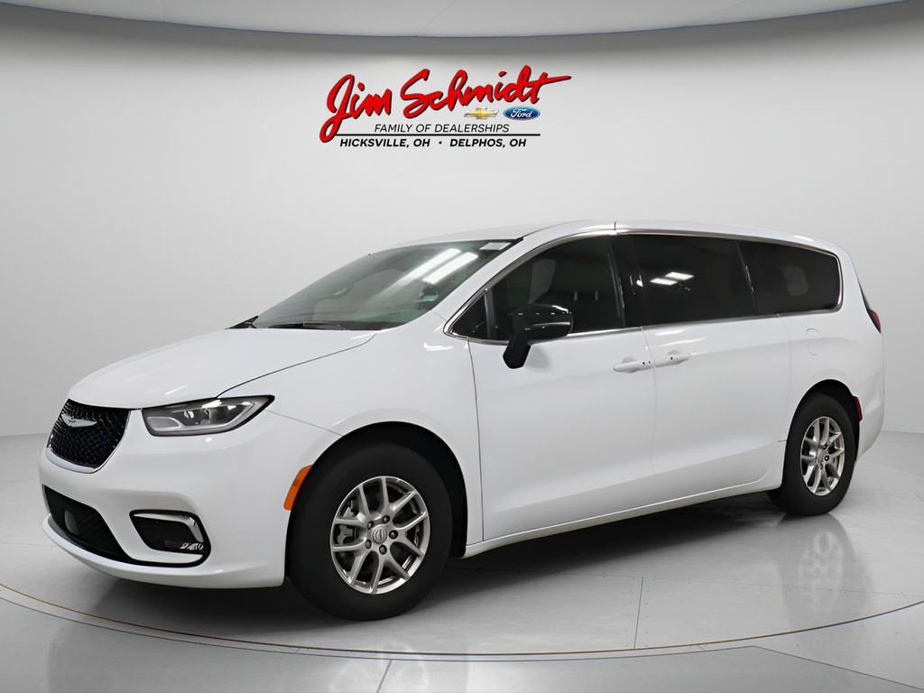 Used 2026 Chrysler Pacifica Select Van Passenger Van