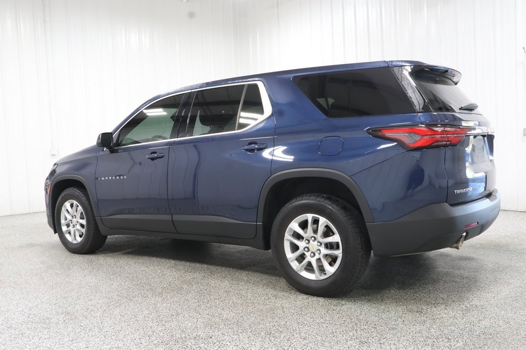 2022 Chevrolet Traverse LS photo 3