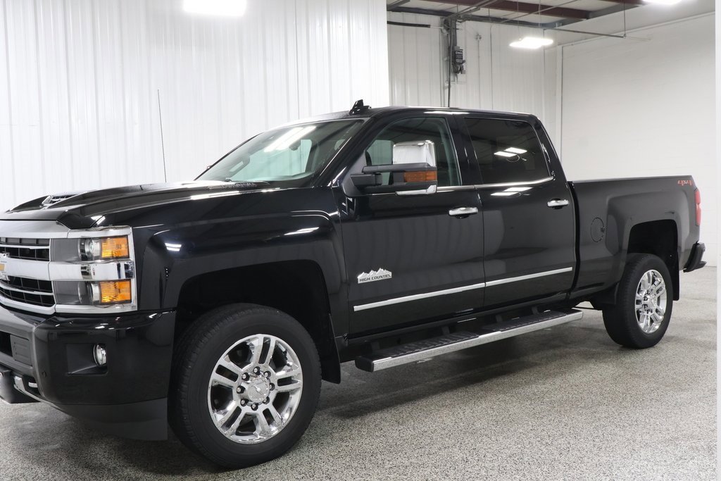 2019 Chevrolet Silverado 2500HD High Country photo 2
