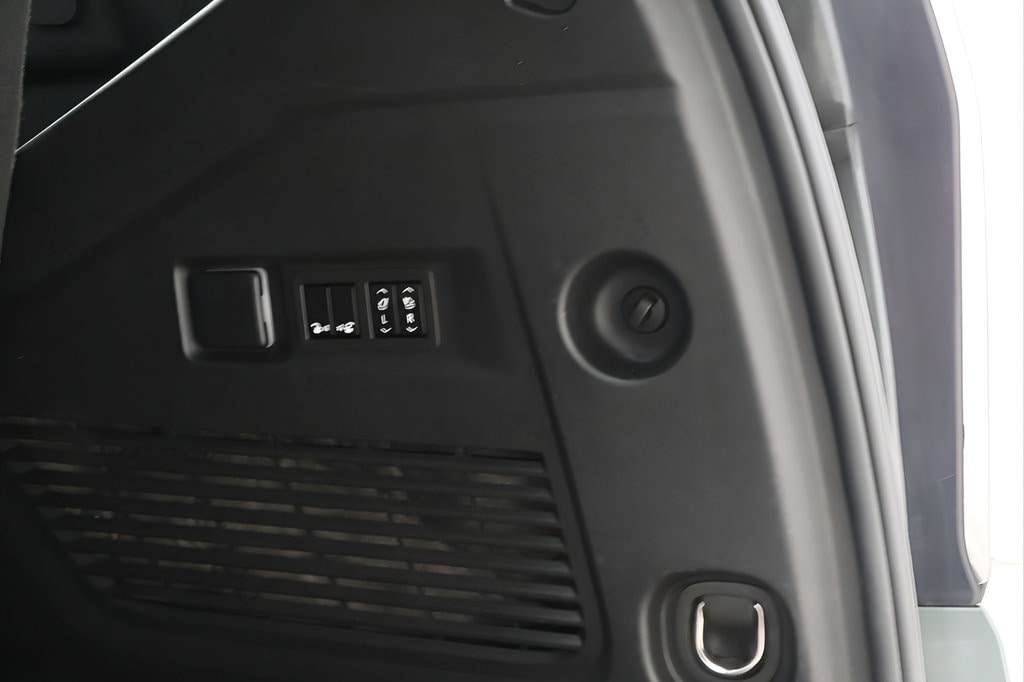 2024 Chevrolet Tahoe Premier - Photo 32