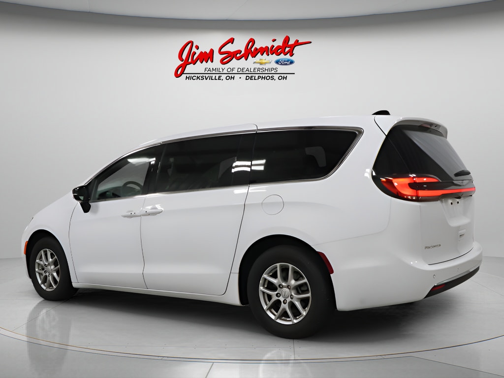 Used 2026 Chrysler Pacifica Select Van Passenger Van