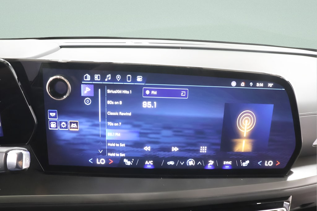 2024 Chevrolet Traverse 2LT - Photo 11