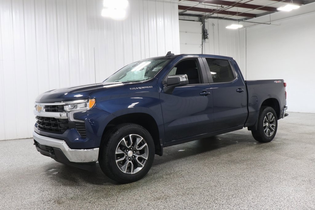 2022 Chevrolet Silverado 1500 LT photo 2