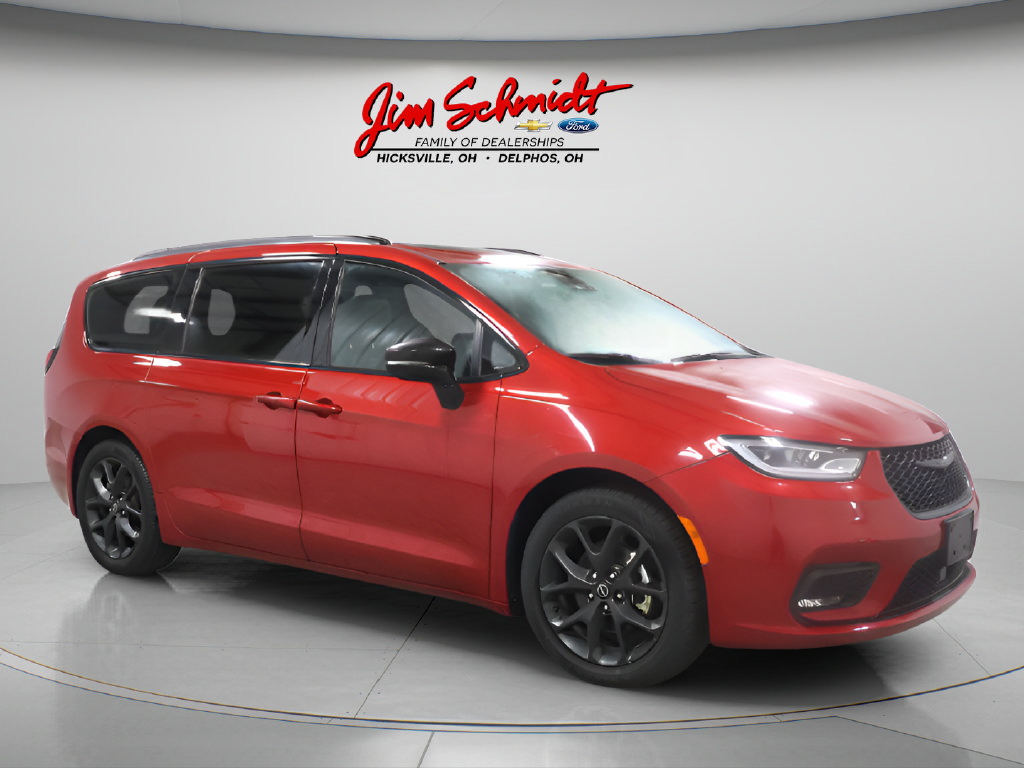 Used 2026 Chrysler Pacifica Limited Van Passenger Van