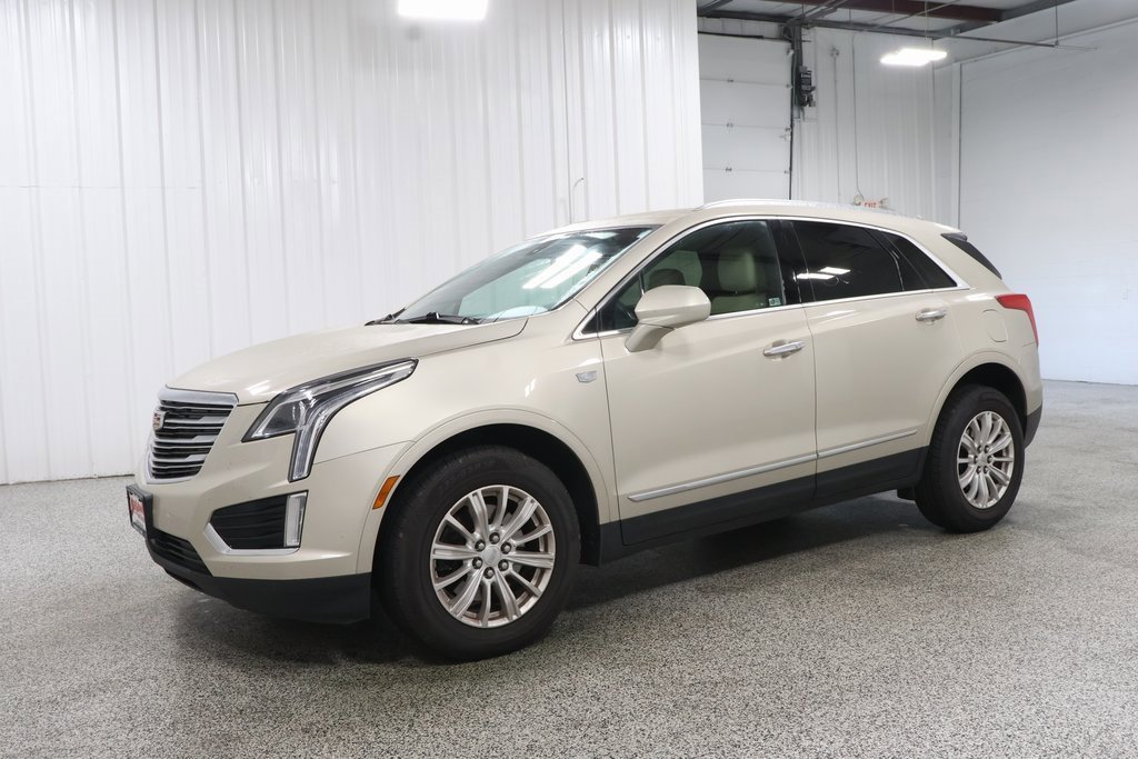 2017 Cadillac XT5 Base photo 2