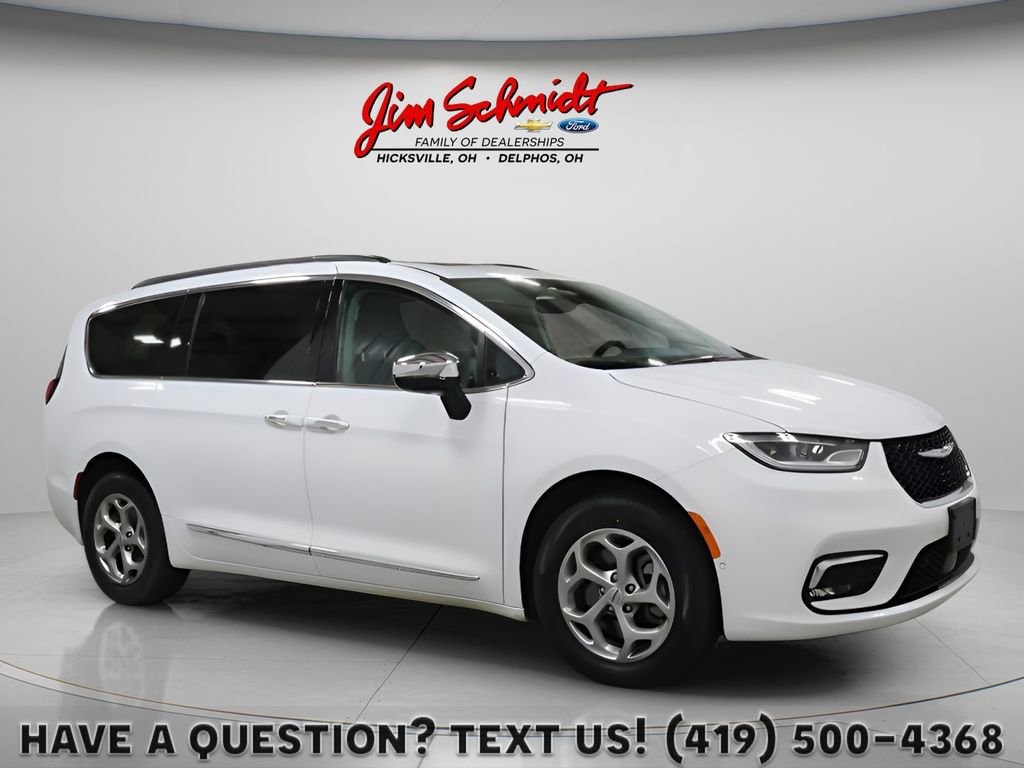 2023 Chrysler Pacifica Limited AWD's photo