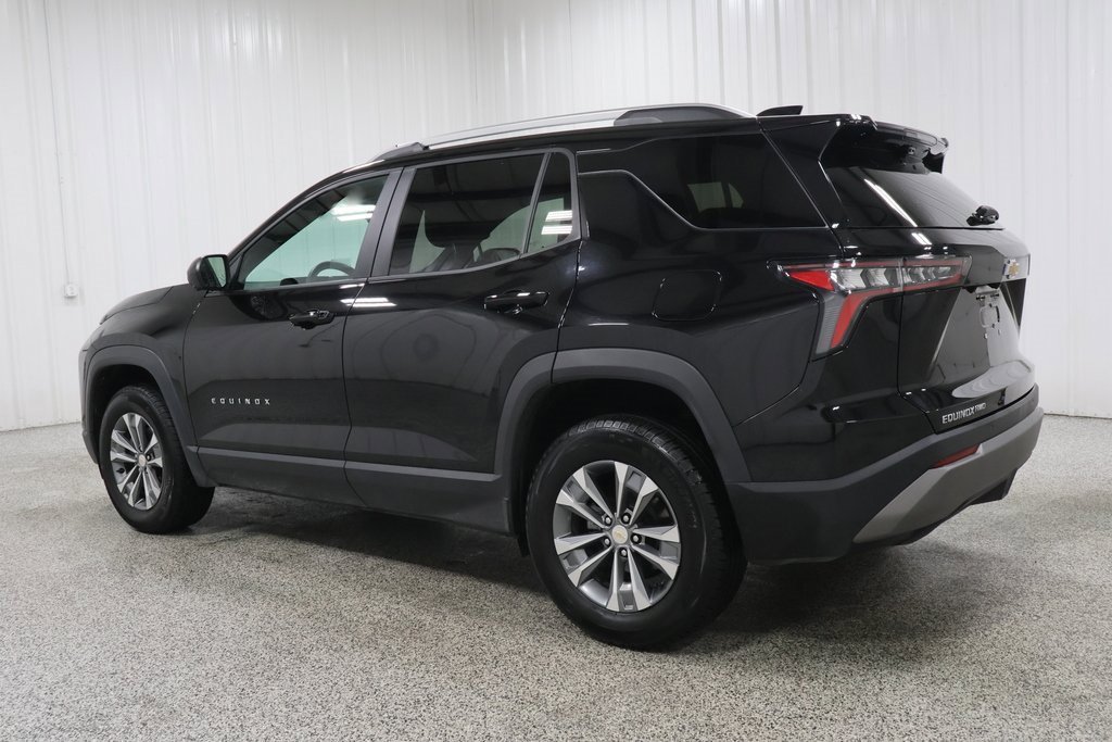 2025 Chevrolet Equinox LT photo 2