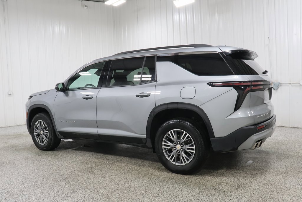 2025 Chevrolet Traverse photo 4