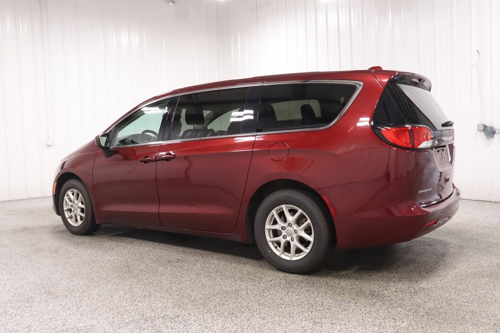 2020 Chrysler Voyager LX photo 4