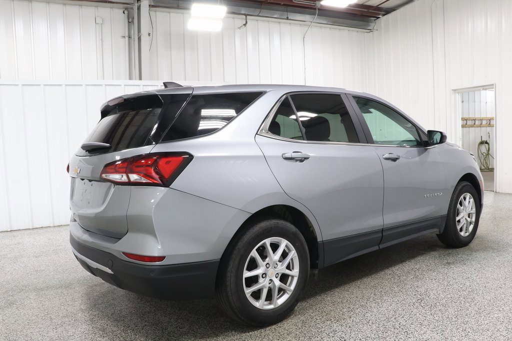 2024 Chevrolet Equinox LT photo 2