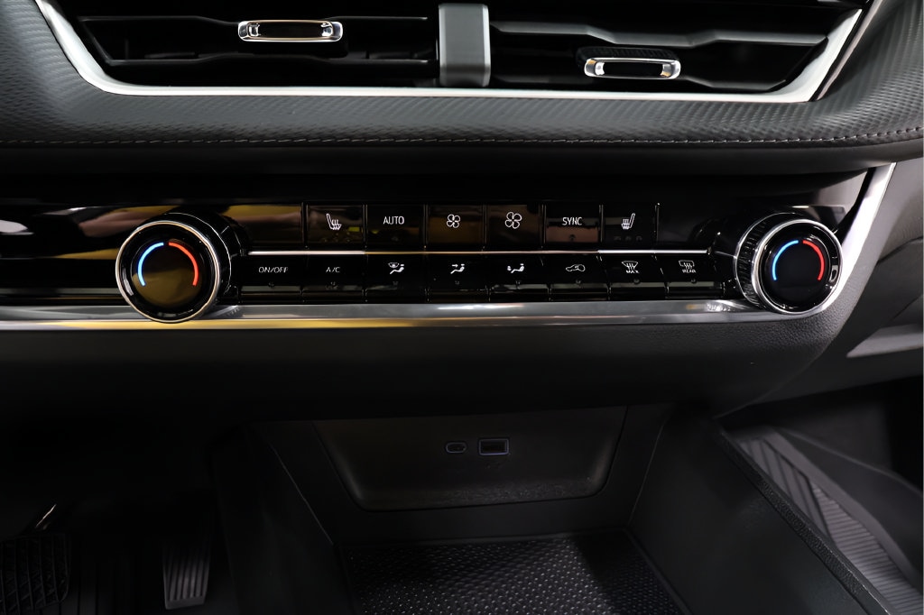 2027 Chevrolet Equinox LT - Photo 10