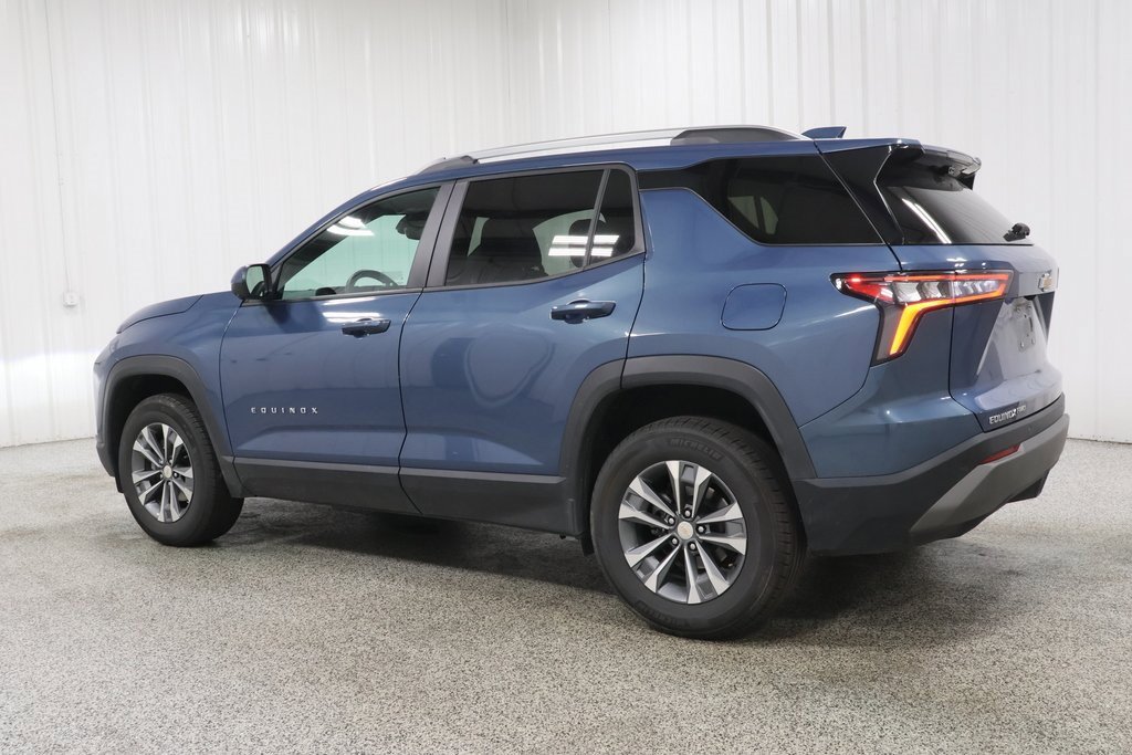 2025 Chevrolet Equinox LT photo 4