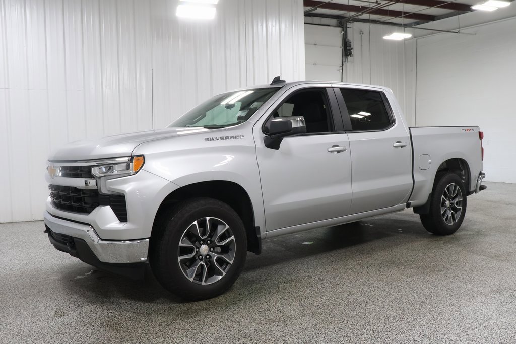 2022 Chevrolet Silverado 1500 LT photo 2