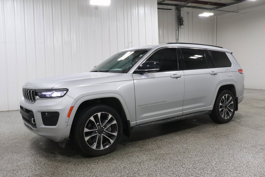2024 Jeep Grand Cherokee Overland photo 2