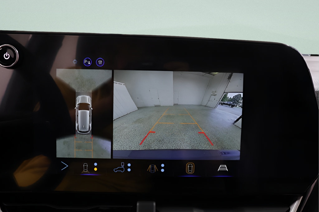 2027 Chevrolet Equinox LT - Photo 11