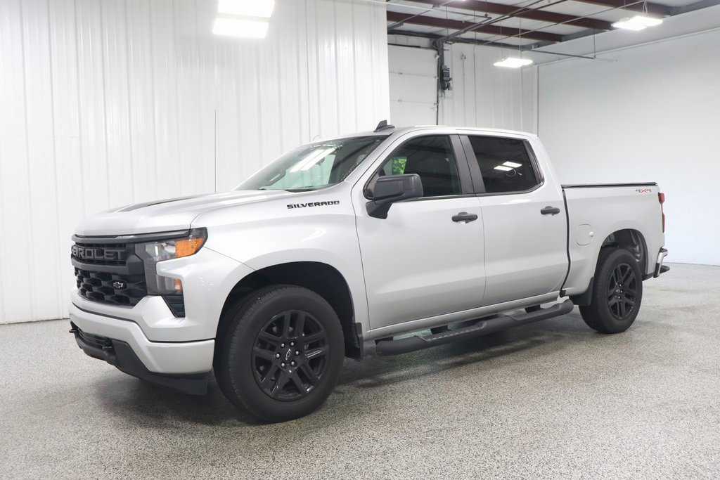 2022 Chevrolet Silverado 1500 Custom photo 2