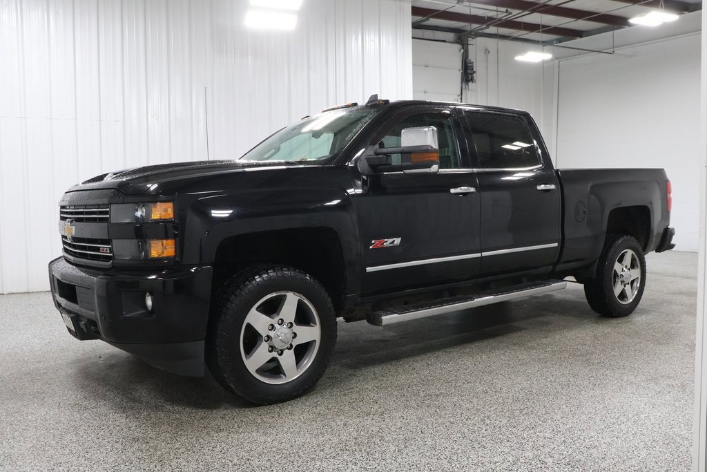 2018 Chevrolet Silverado LTZ photo 2