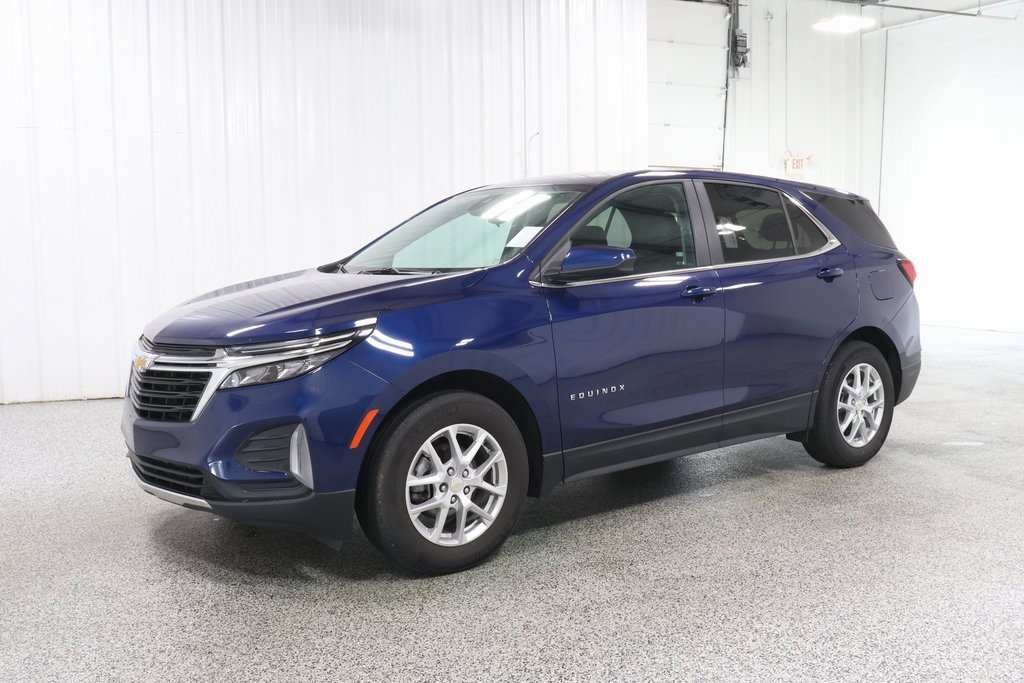 2022 Chevrolet Equinox LT photo 2