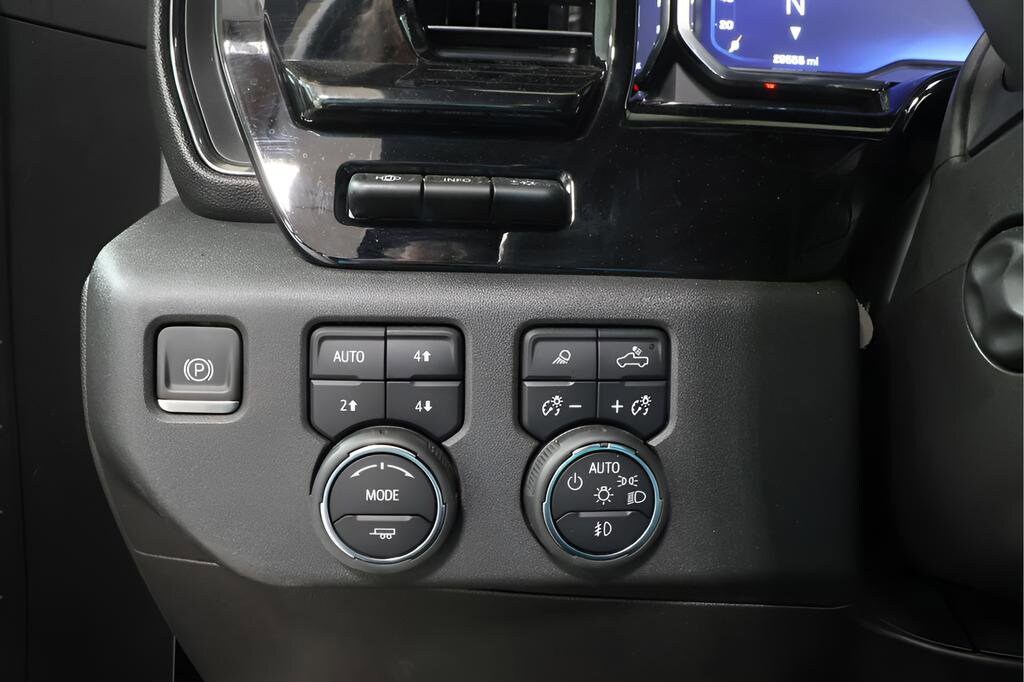 2024 Chevrolet Silverado 1500 ZR2 - Photo 18