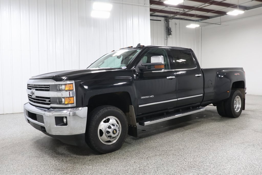 2016 Chevrolet Silverado LTZ photo 2