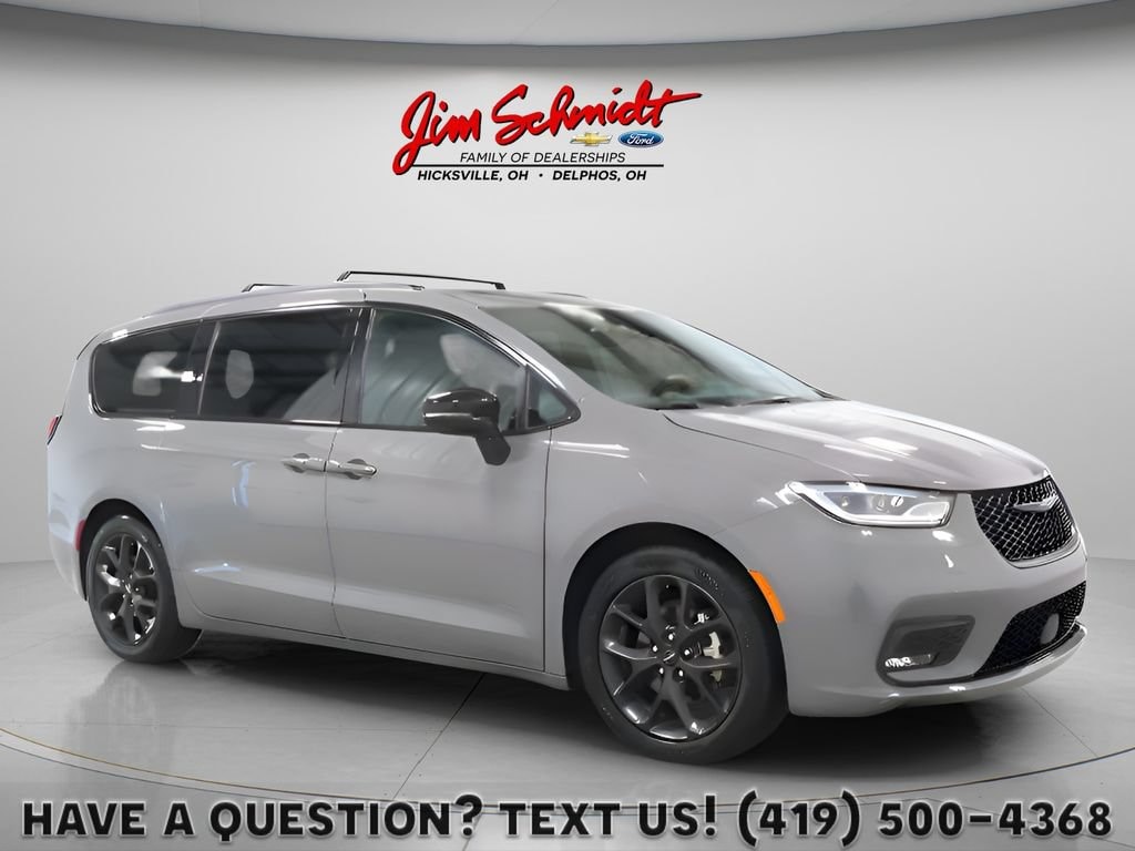 Used 2025 Chrysler Pacifica Limited Van Passenger Van