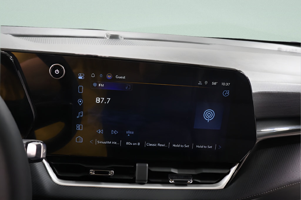 2027 Chevrolet Equinox LT - Photo 12