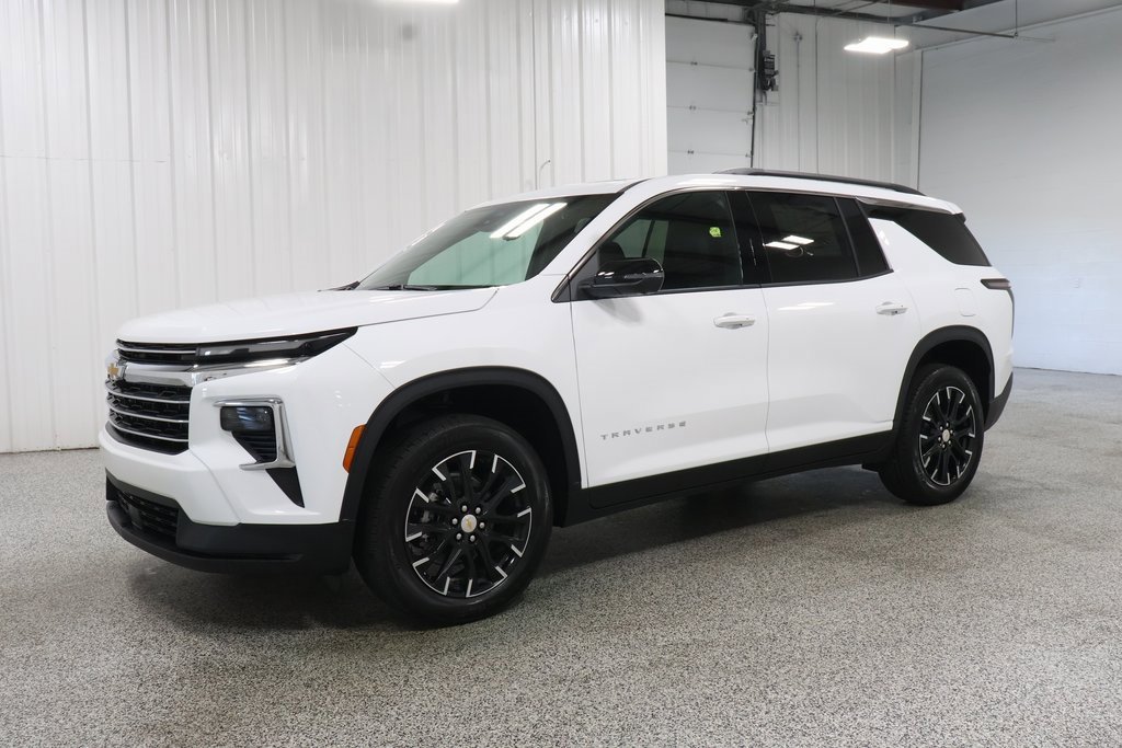 2026 Chevrolet Traverse photo 2