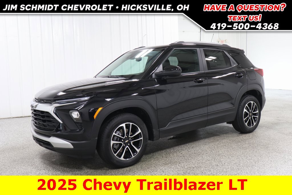 2025 Chevrolet Trailblazer LT photo 2